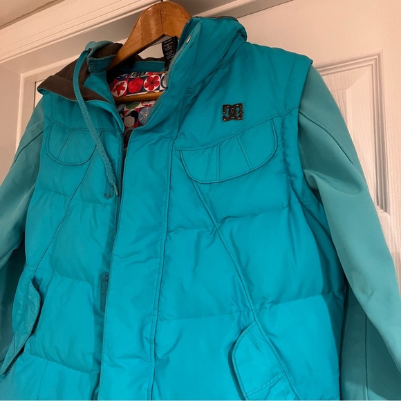 DC Women's Snowboard Jacket in Teal - Picture 1 of 4